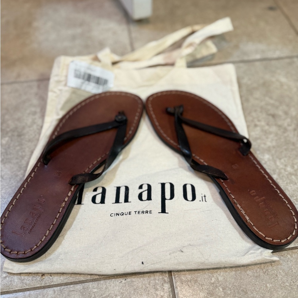 Womens NWOT size 39 from Italy Brown Leather Sandals